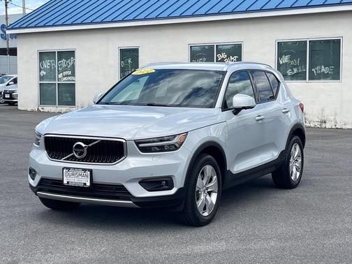 2021 Volvo XC40 T5 Momentum