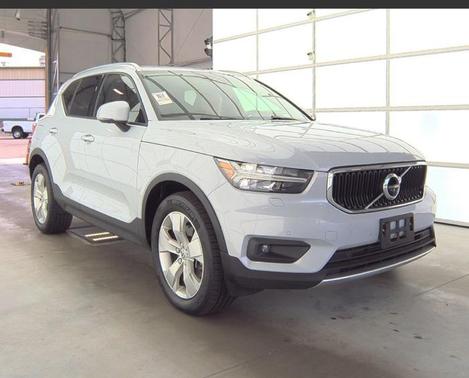2021 Volvo XC40 T5 Momentum