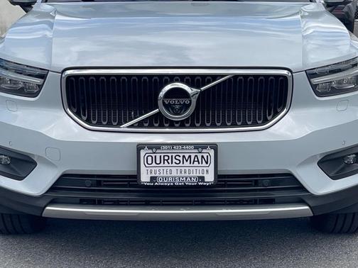 2021 Volvo XC40 T5 Momentum