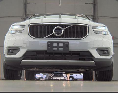2021 Volvo XC40 T5 Momentum