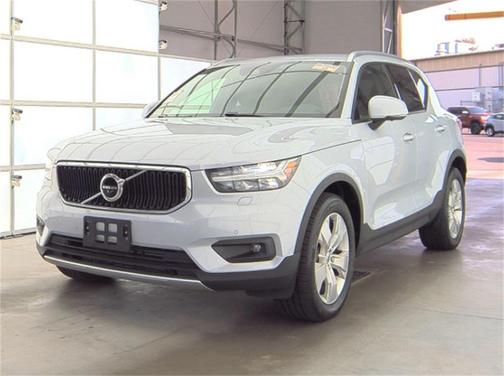 2021 Volvo XC40 T5 Momentum