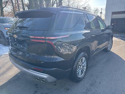 2024 Chevrolet Traverse LT