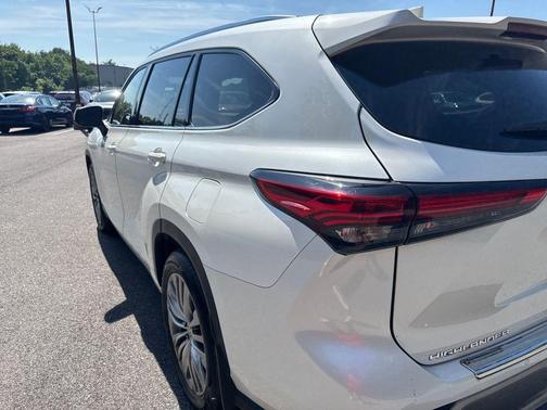 Blizzard Pearl 2021 Toyota Highlander Platinum