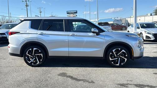 2024 Mitsubishi Outlander SE