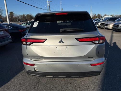 2024 Mitsubishi Outlander SE