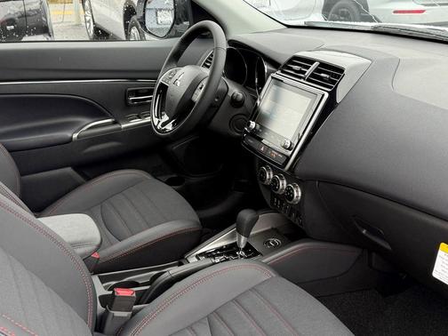 White Diamond 2026 Mitsubishi Outlander Sport 2.0 SE