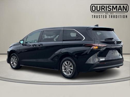 2024 Toyota Sienna LE