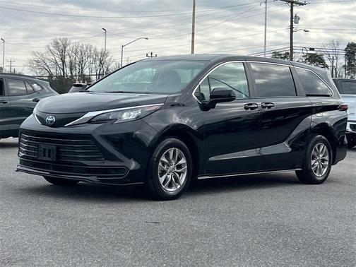 2024 Toyota Sienna LE