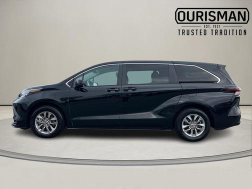 2024 Toyota Sienna LE