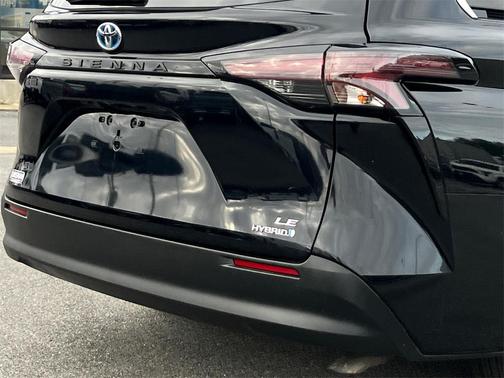 2024 Toyota Sienna LE