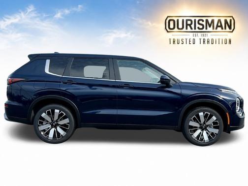 Cosmic Blue Metallic 2026 Mitsubishi Outlander SE