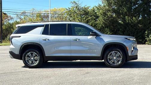 2024 Chevrolet Traverse LT