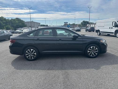 Deep Black Pearl Effect 2024 Volkswagen Jetta 1.5T S