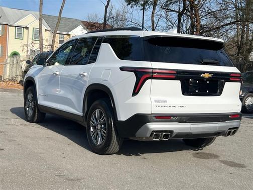 2024 Chevrolet Traverse LT