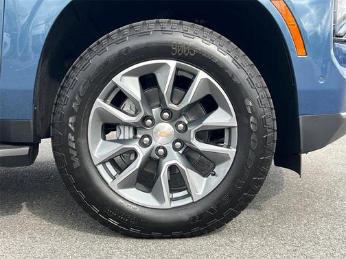 2025 Chevrolet Suburban LS