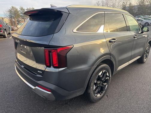 2024 Kia Sorento S