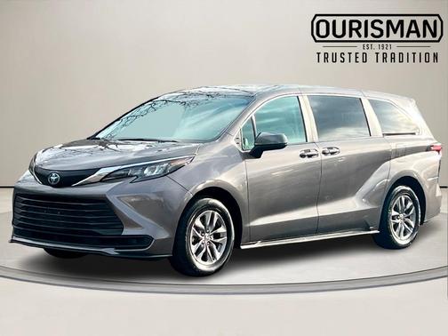 2024 Toyota Sienna LE