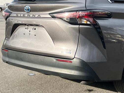 2024 Toyota Sienna LE