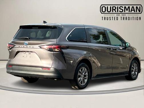 2024 Toyota Sienna LE