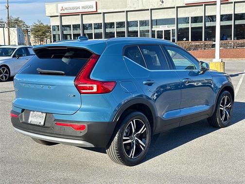 2025 Volvo XC40 B5 Core Bright Theme