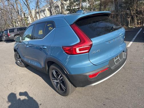 2025 Volvo XC40 B5 Core Bright Theme