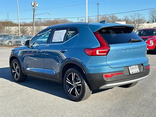 2025 Volvo XC40 B5 Core Bright Theme