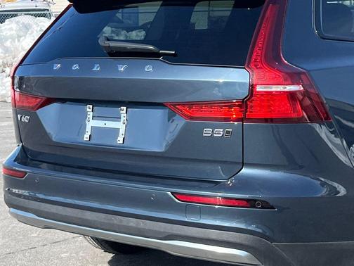 2024 Volvo V60 Cross Country B5 Plus