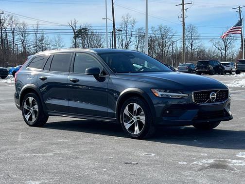 2024 Volvo V60 Cross Country B5 Plus