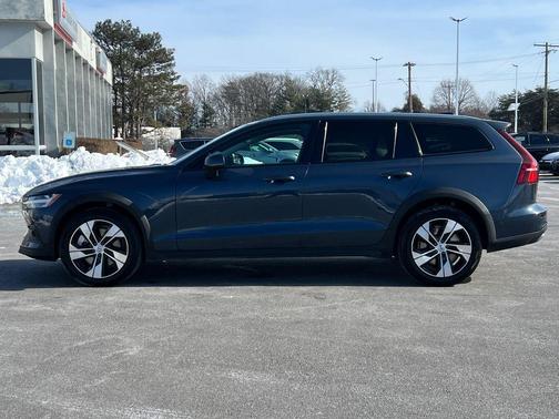 2024 Volvo V60 Cross Country B5 Plus