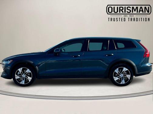 2024 Volvo V60 Cross Country B5 Plus