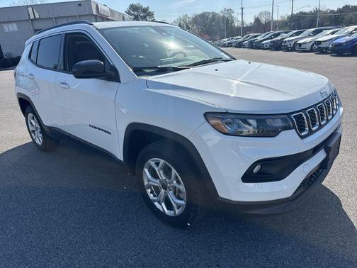 Bright White Clearcoat 2025 Jeep Compass Latitude