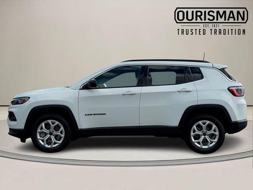 Bright White Clearcoat 2025 Jeep Compass Latitude