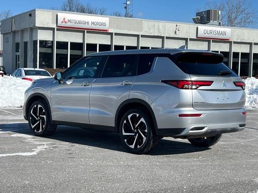 2024 Mitsubishi Outlander SE