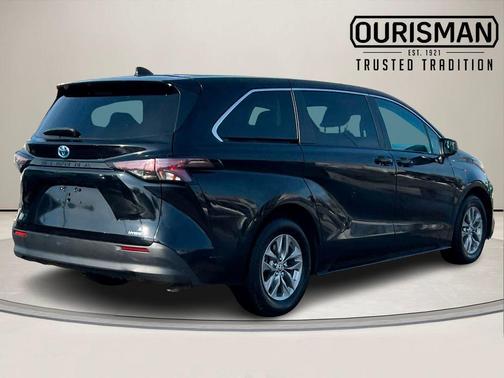 2024 Toyota Sienna LE