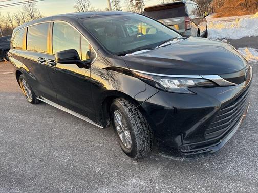 2024 Toyota Sienna LE