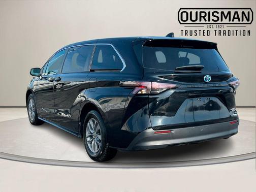 2024 Toyota Sienna LE