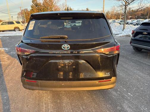 2024 Toyota Sienna LE