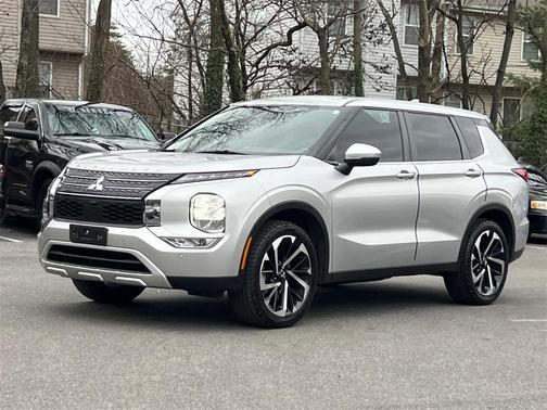 2022 Mitsubishi Outlander SE