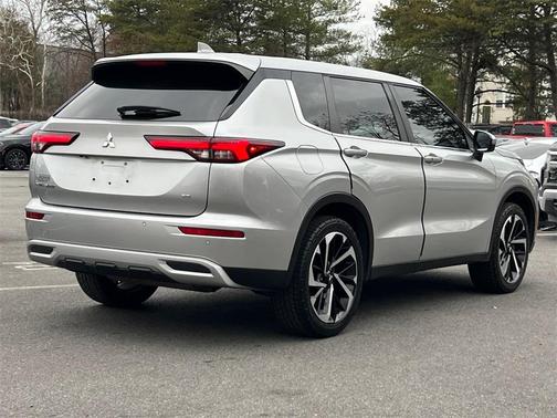 2022 Mitsubishi Outlander SE