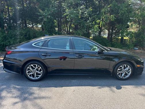 Phantom Black 2022 Hyundai SONATA SEL