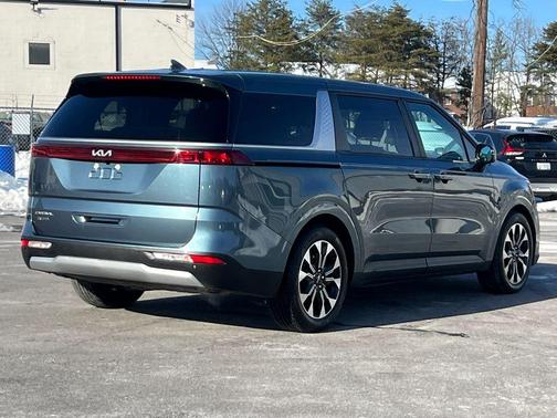 2024 Kia Carnival EX