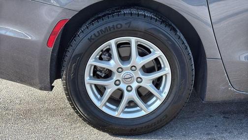 2022 Chrysler Pacifica Touring-L