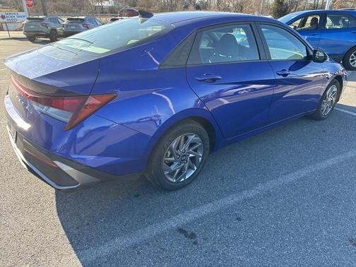 2024 Hyundai ELANTRA SEL