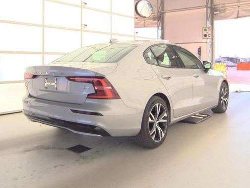 2024 Volvo S60 B5 Core Dark Theme