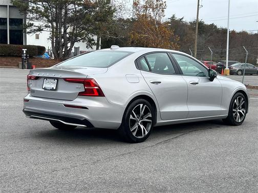 2024 Volvo S60 B5 Core Dark Theme