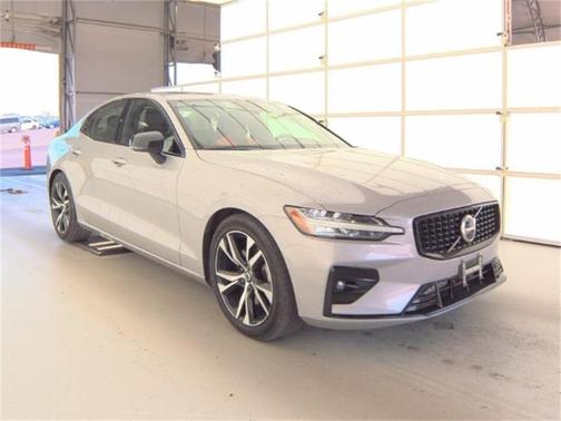 2024 Volvo S60 B5 Core Dark Theme