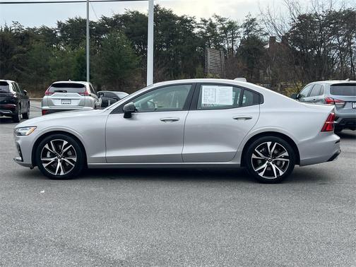 2024 Volvo S60 B5 Core Dark Theme