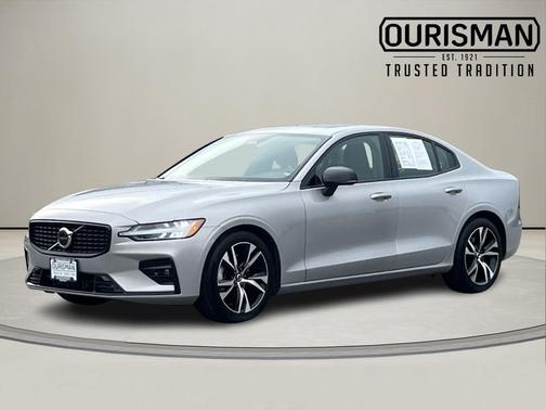 2024 Volvo S60 B5 Core Dark Theme