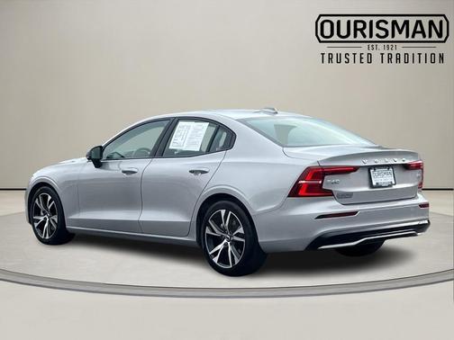 2024 Volvo S60 B5 Core Dark Theme