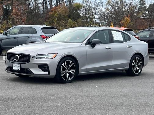 2024 Volvo S60 B5 Core Dark Theme